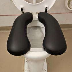 Draagbare, gepolsterde toiletbril – tweedelig en verstelbaar